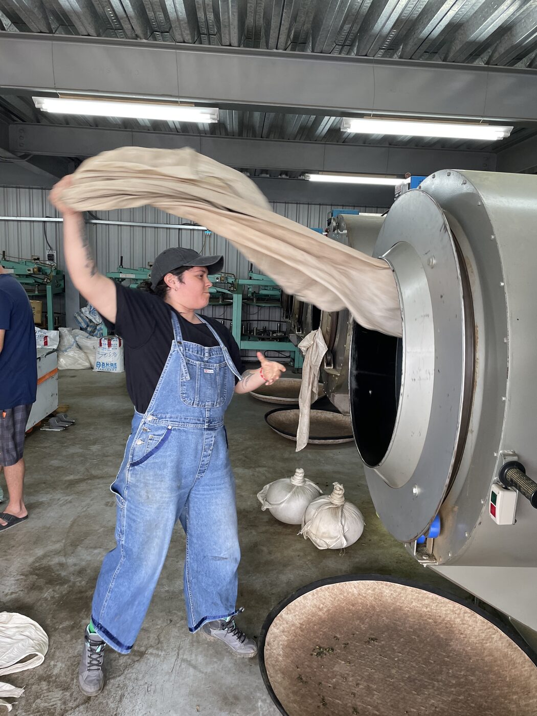 Tea processing practice with a roasting machine